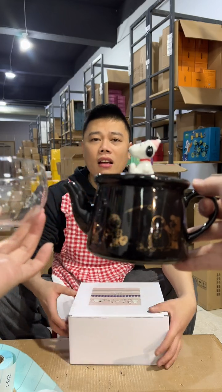 【闪购商品】杯原盒黑色史努比茶壶