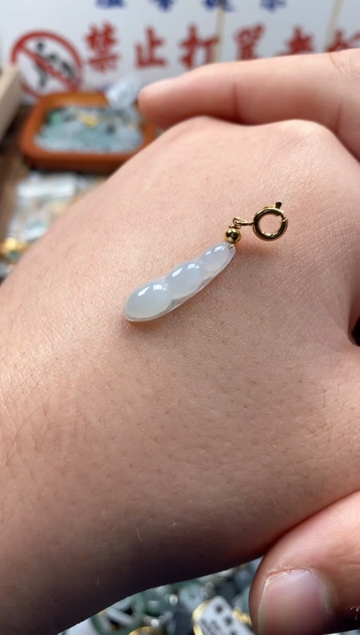 【闪购商品】翡翠颈饰未镶嵌哥哥