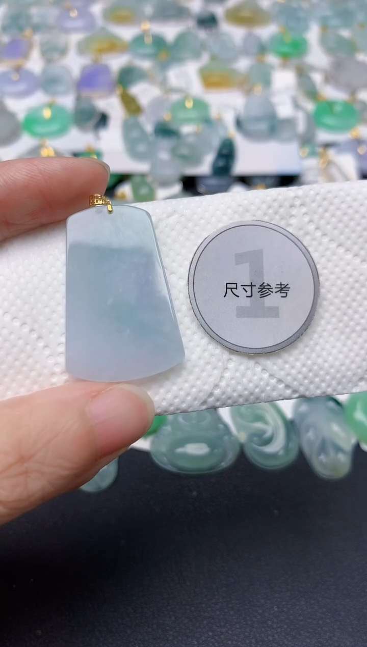 翡翠18K金镶嵌颈饰天然缅甸A货翡翠