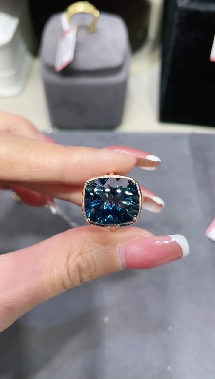 【闪购商品】托帕石戒指18K金镶嵌·