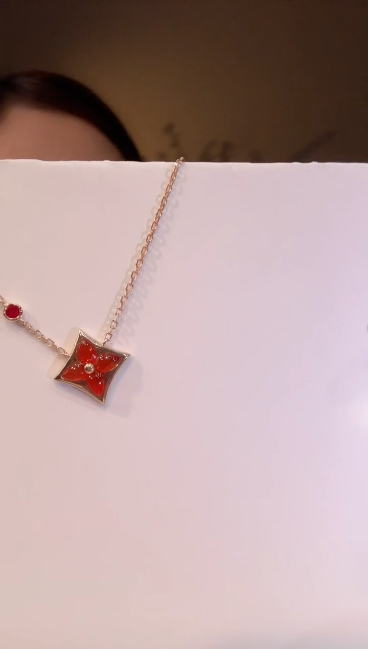 【闪购商品】玛瑙/玉髓颈饰18K金镶嵌红色老花项链