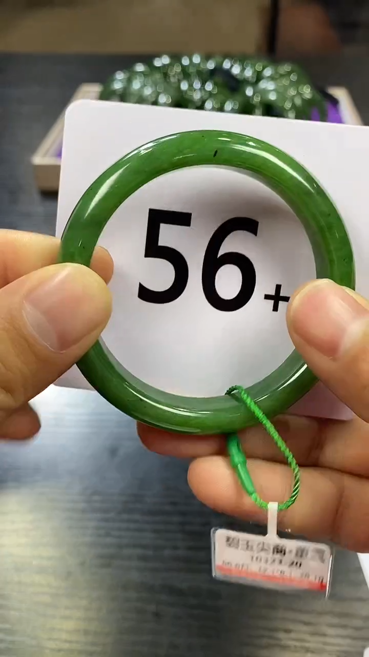 【闪购商品】和田玉碧玉手镯56未镶嵌一个