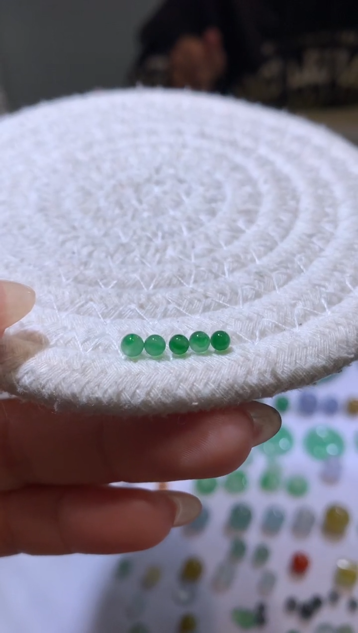 【闪购商品】定制翡翠未镶嵌3.2*一组五颗珠子198+20