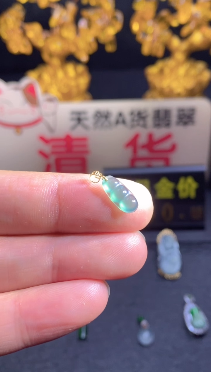 翡翠18K金镶嵌颈饰        