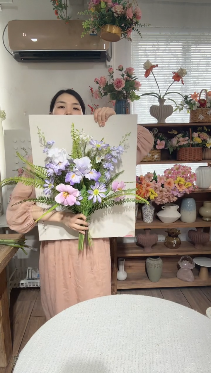  01 紫色系手感鸢尾花郁金香混搭花束（不含花瓶）