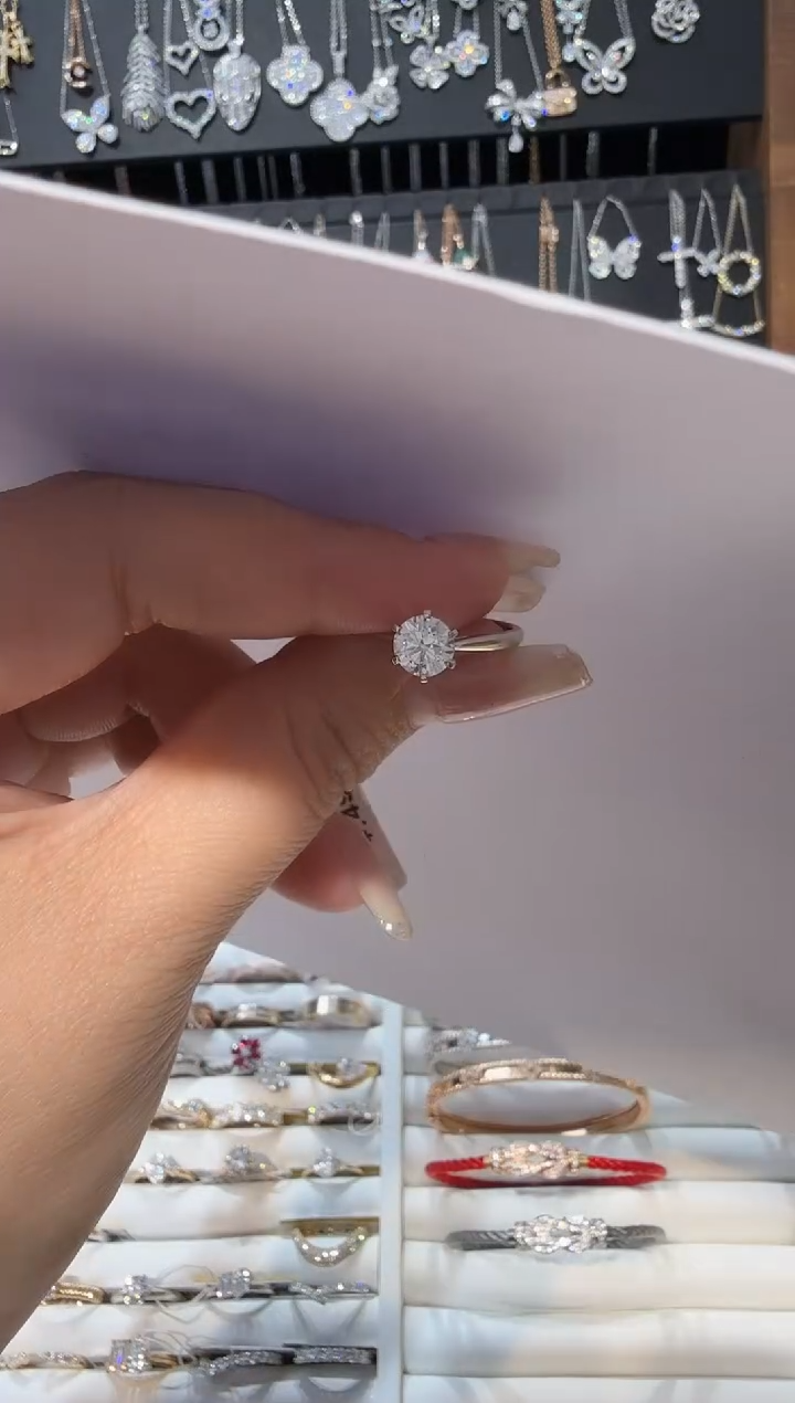 铂Pt950镶嵌实验室培育钻石戒指