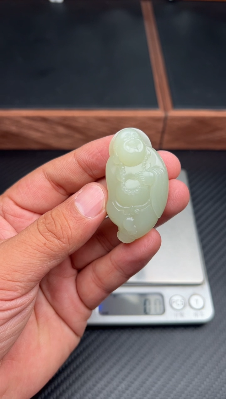 吊坠(赠链)未镶嵌和田玉且末微色差迪克兰一细 佛公