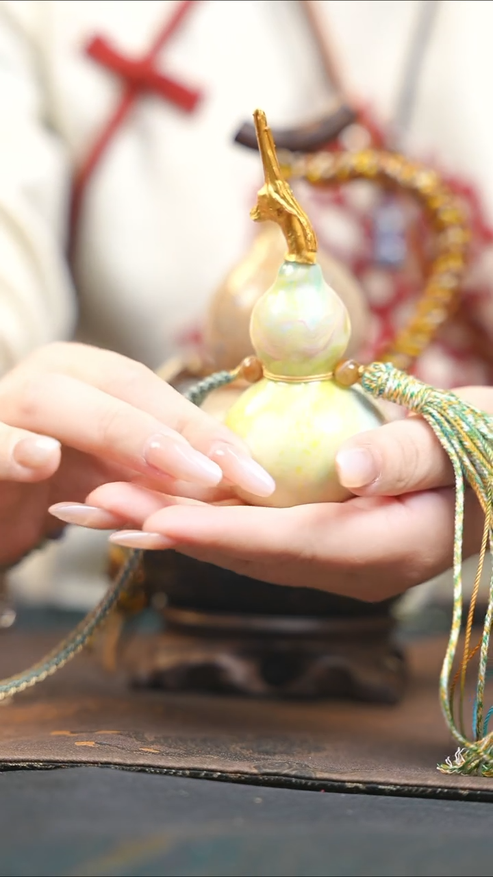 【闪购商品】RE146漂漆精致小手捻{未开口}