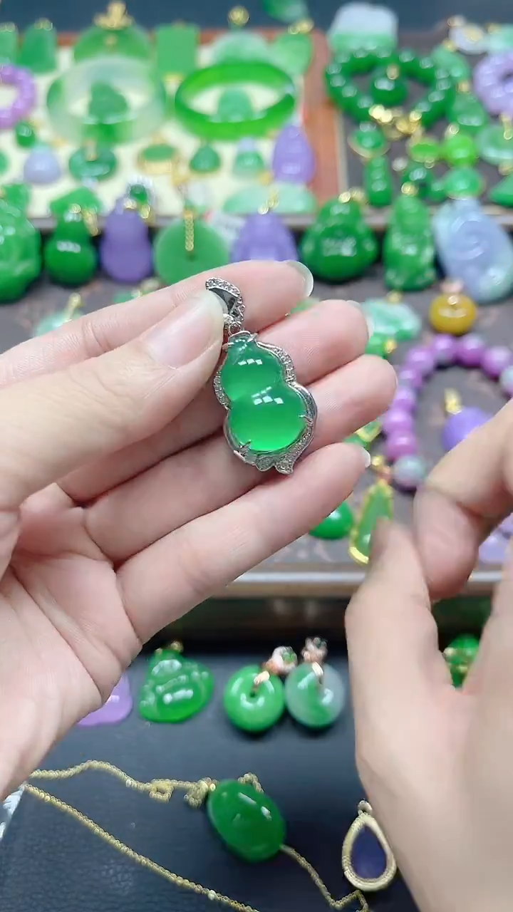 吊坠(赠链)未镶嵌翡翠冰绿葫芦银色