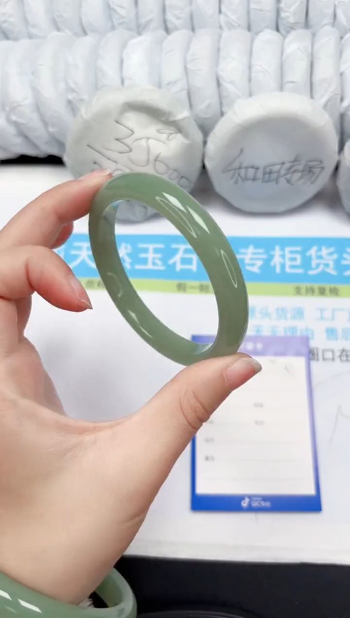 【闪购商品】石英质玉手镯未镶嵌178-65.6