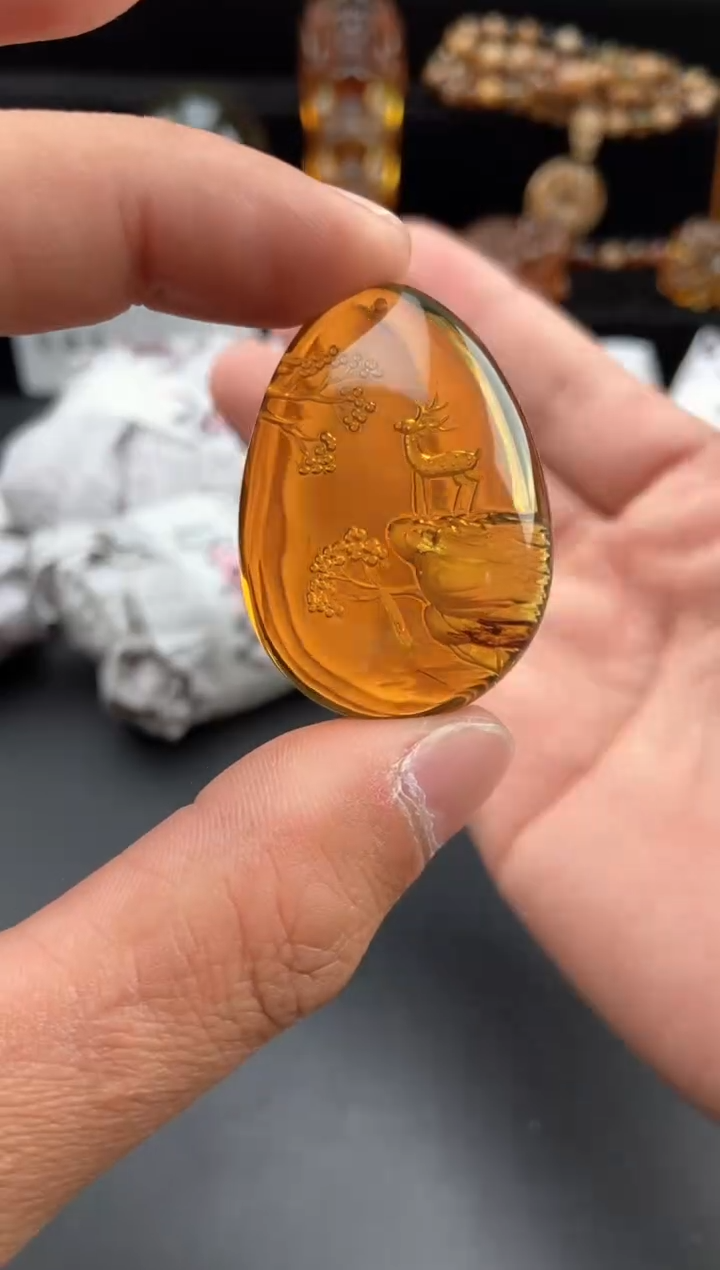 【闪购商品】琥珀颈饰未镶嵌阴雕小鹿吊坠