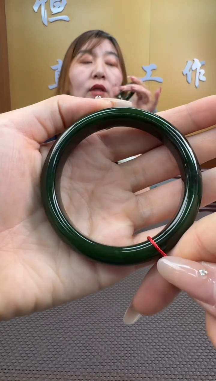 【闪购商品】和田玉手镯未镶嵌56