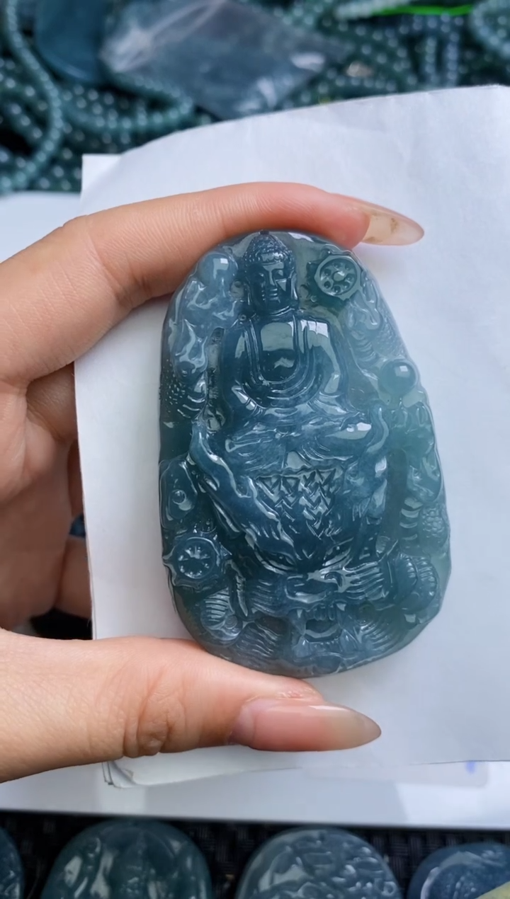 【闪购商品】翡翠颈饰未镶嵌         