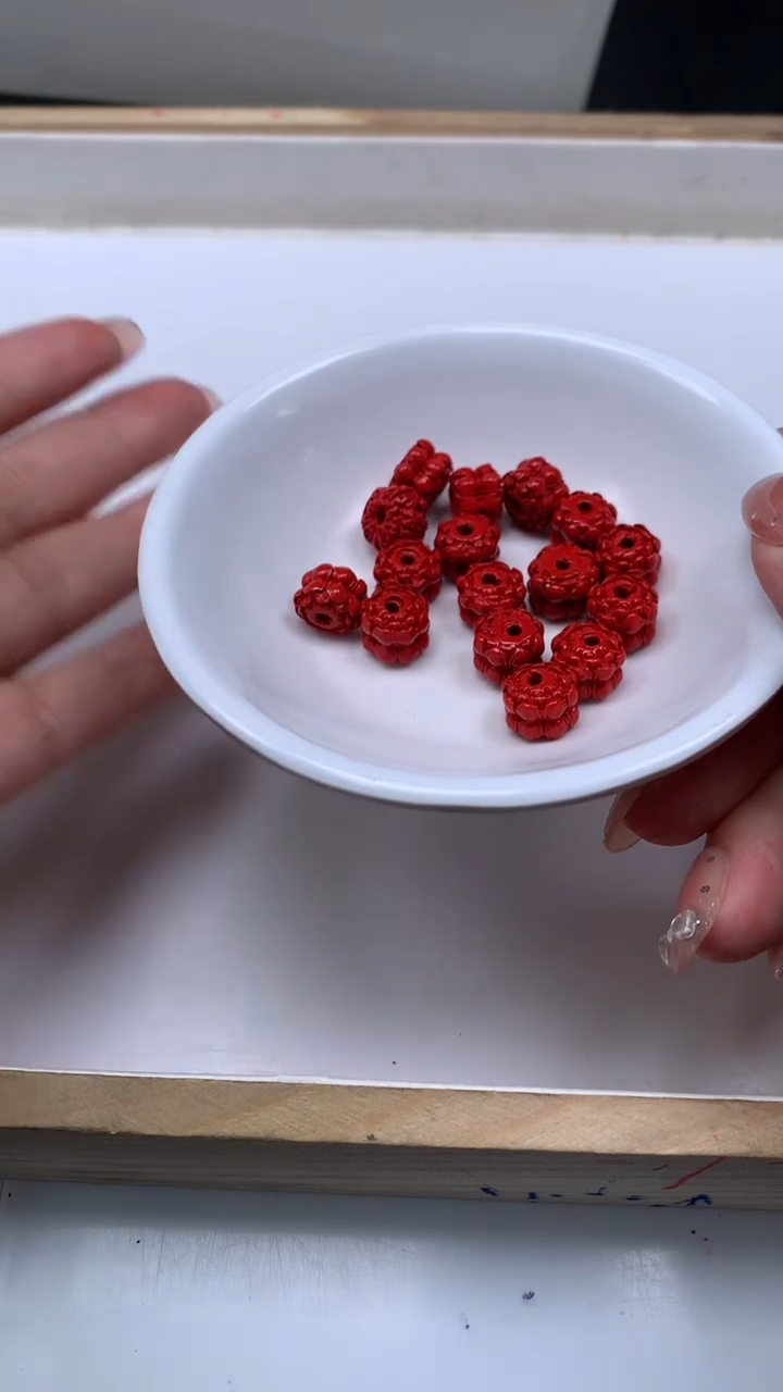 未镶嵌散珠玛瑙/玉髓T428 红 砂 并蒂莲8*10 mm 8个6.8元