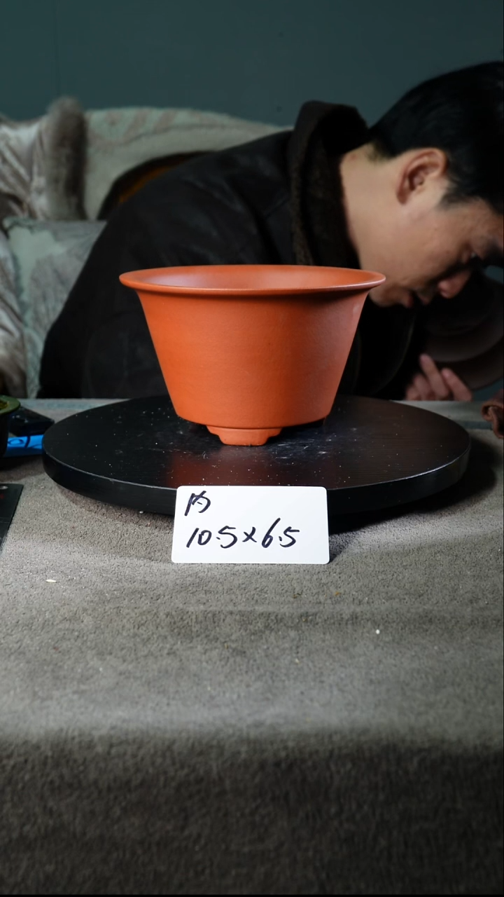 A宜兴紫砂小花盆