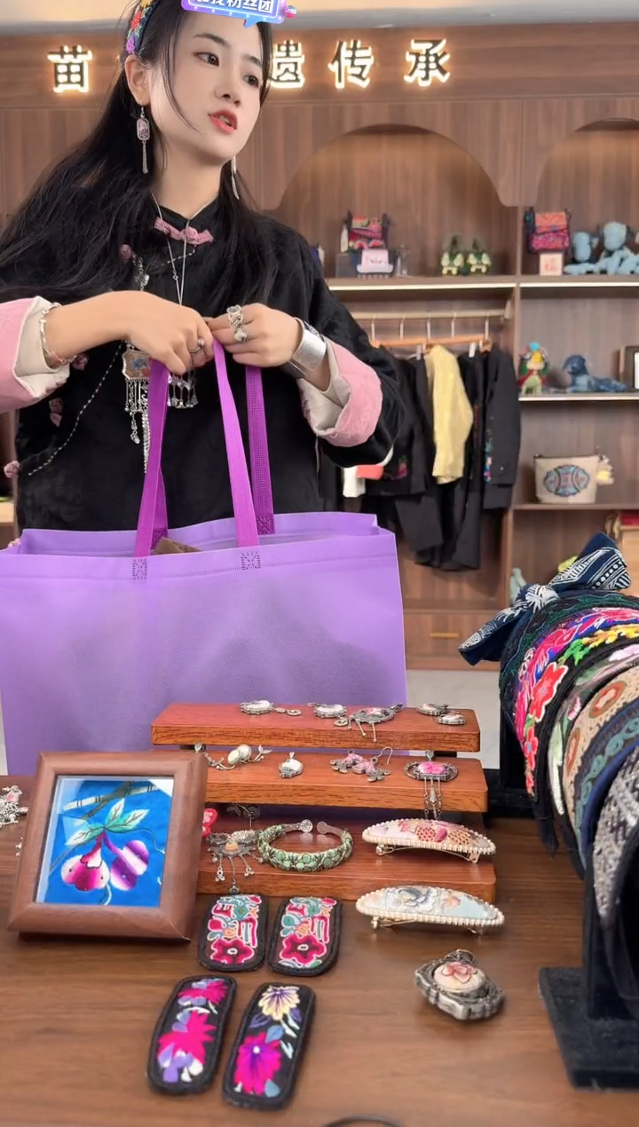 刺绣扶光苗绣传承L55