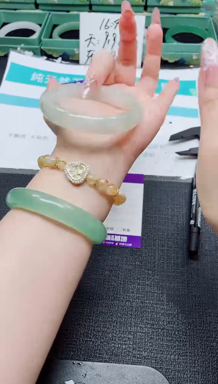 未镶嵌手镯石英质玉151-60