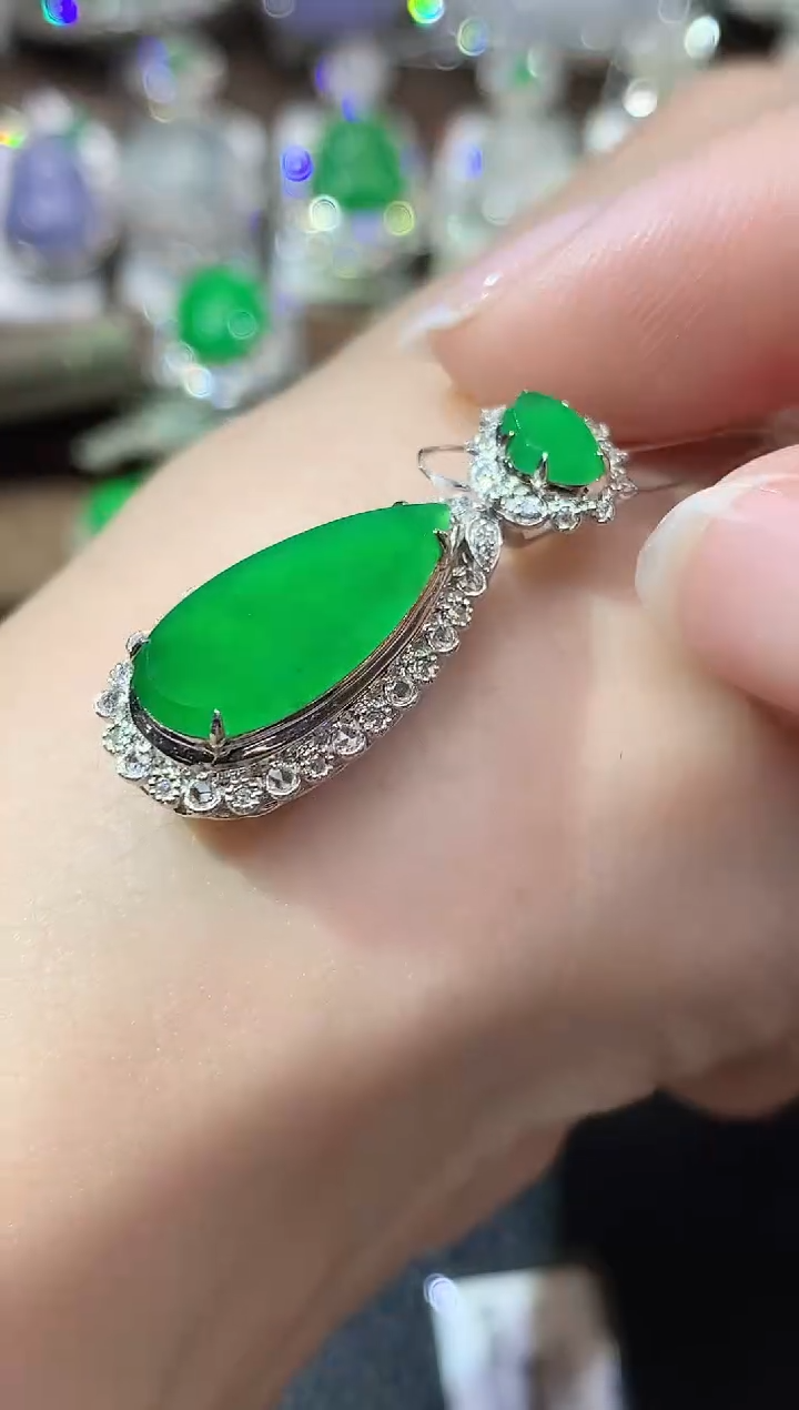 吊坠(不含链)18K金镶嵌翡翠C28