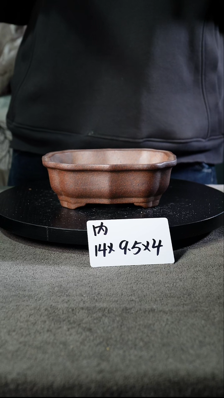 A宜兴紫砂小花盆
