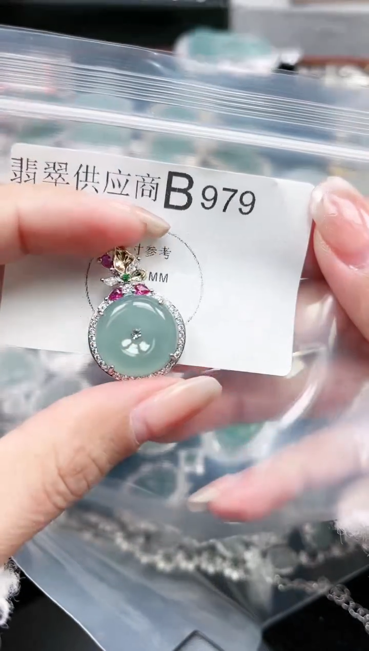 【闪购商品】翡翠颈饰未镶嵌979赠皮绳