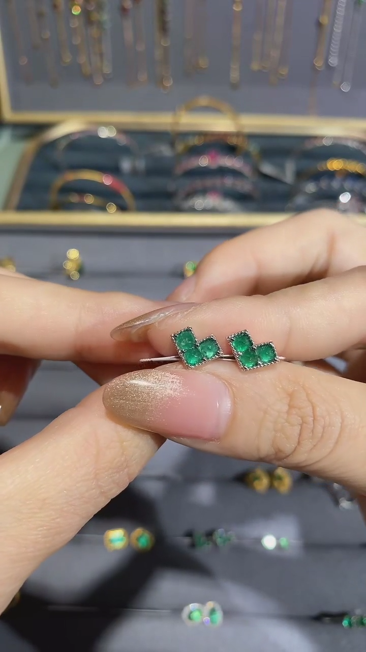 【闪购商品】祖母绿耳饰18K金镶嵌耳钉