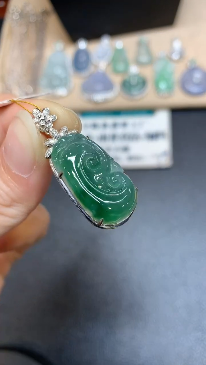 【闪购商品】翡翠颈饰18K金镶嵌如意【无服务费