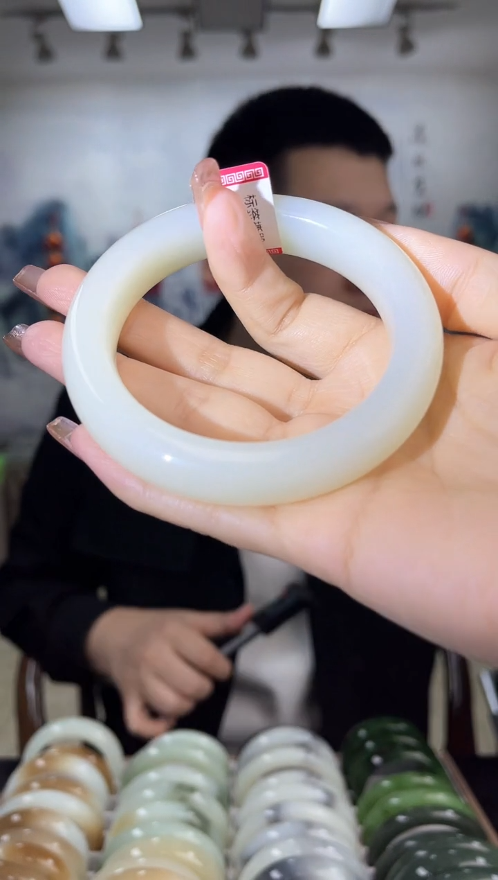 【闪购商品】和田玉手镯未镶嵌60圈口仅一只