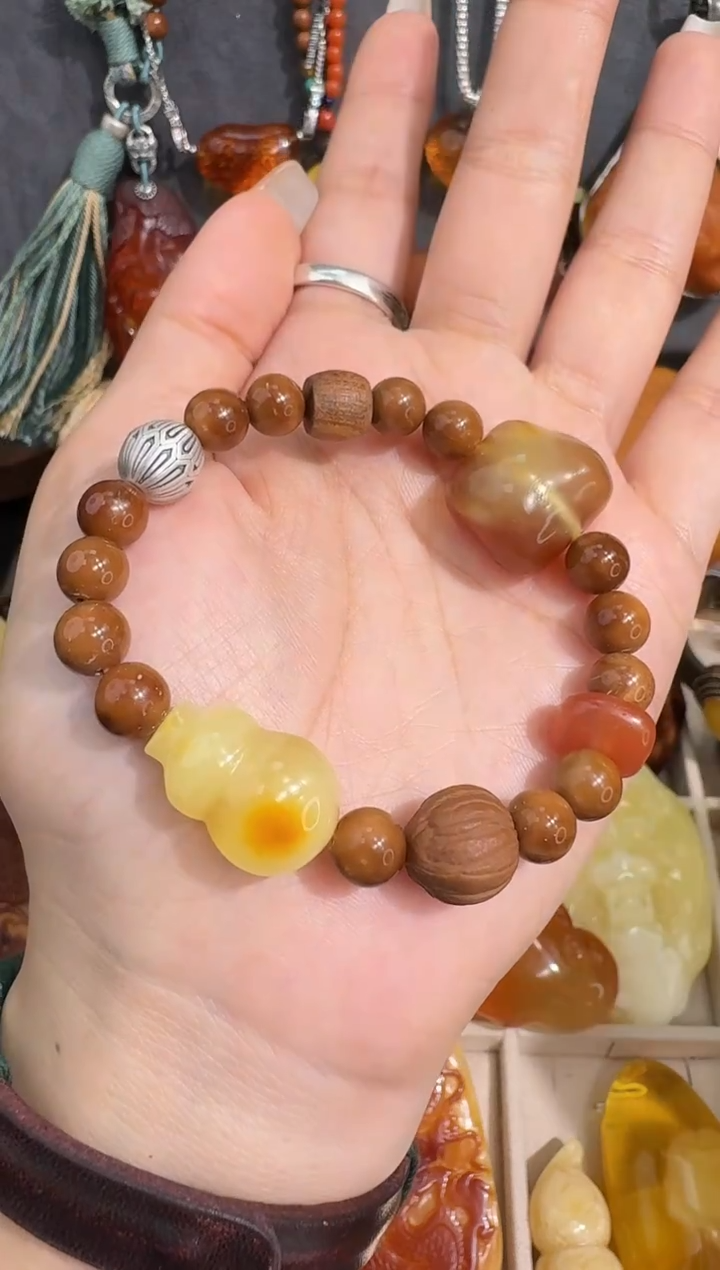 裸石琥珀未镶嵌上**轩琥珀