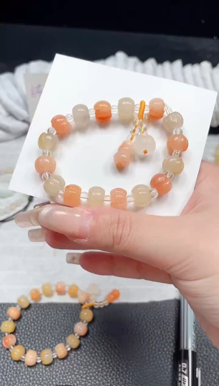 【闪购商品】石英质玉手镯未镶嵌蜜源南瓜