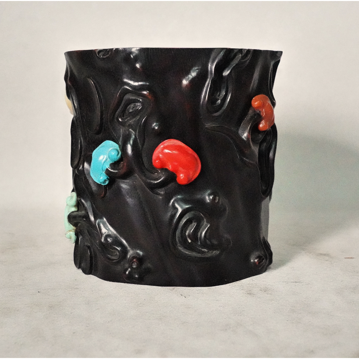 文华开物第208期拍品 12 清代 紫檀嵌百宝如意纹笔筒