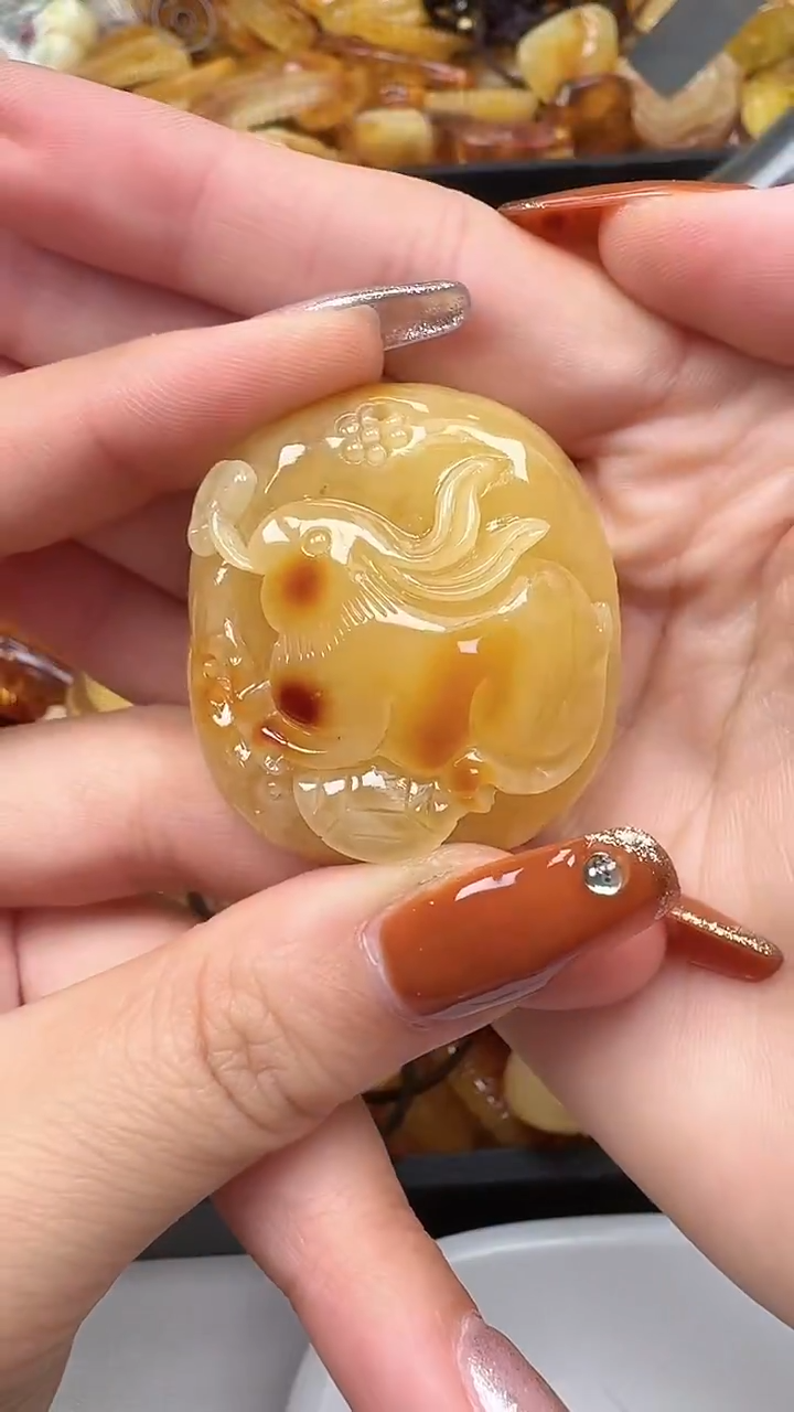 裸石琥珀未镶嵌如图