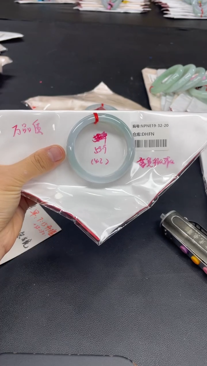 未镶嵌手镯翡翠翡翠手镯