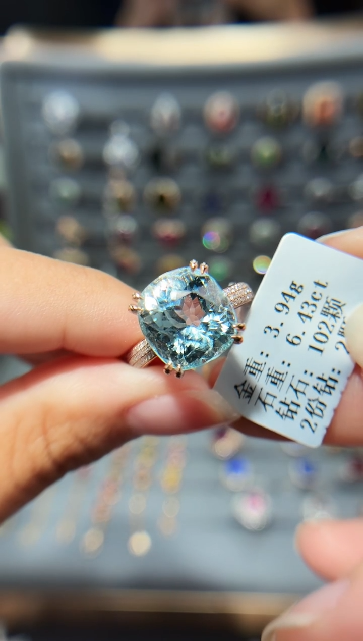 18K金镶嵌戒指海蓝宝石6.43配钻