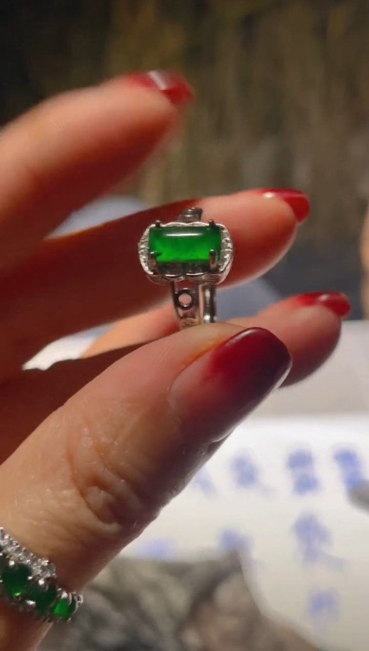 【闪购商品】翡翠耳饰未镶嵌天然A货翡翠（多样性发货拍一件发件）