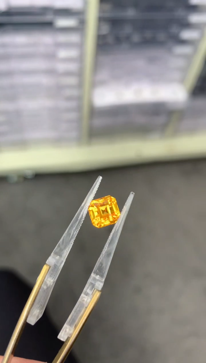【闪购商品】彩色蓝宝石裸石未镶嵌3.1ct 黄色蓝宝石