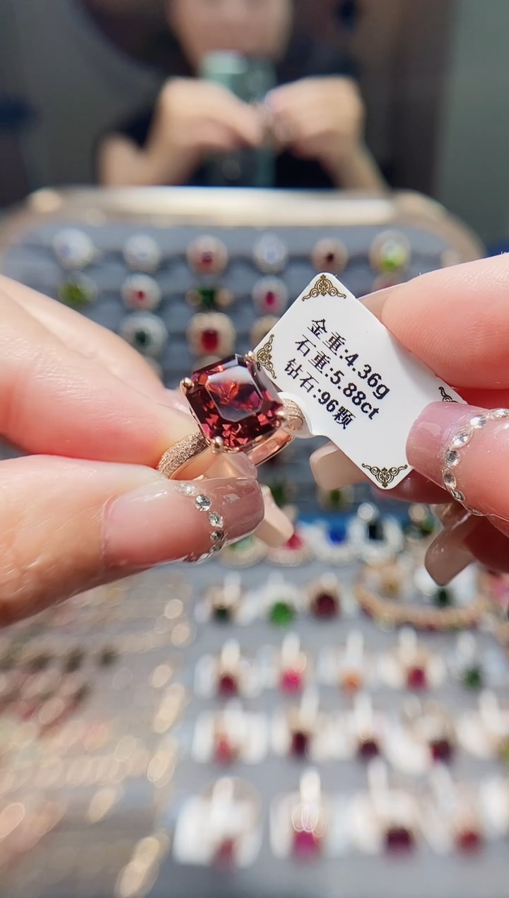 碧玺戒指18K金镶嵌5.88.