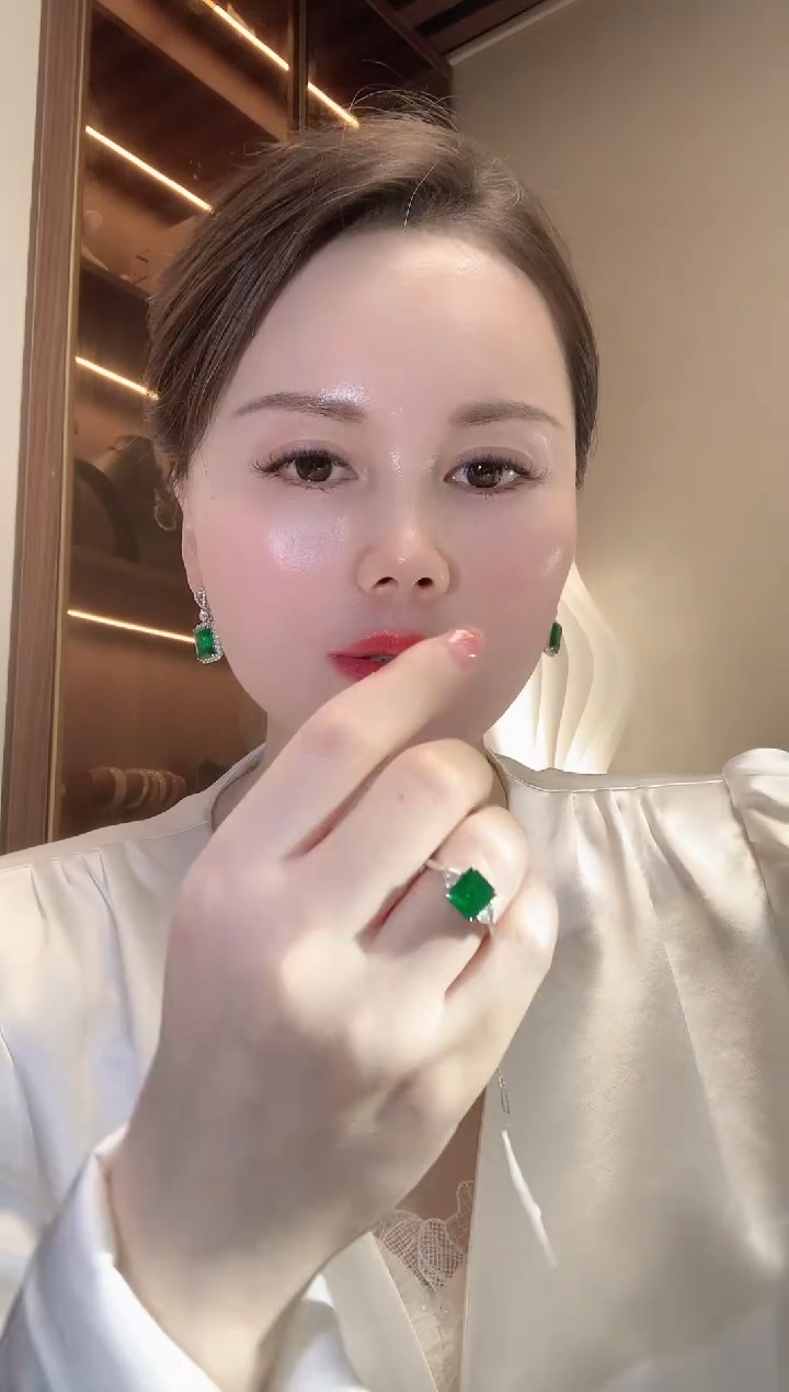 【闪购商品】祖母绿戒指18K金镶嵌D53