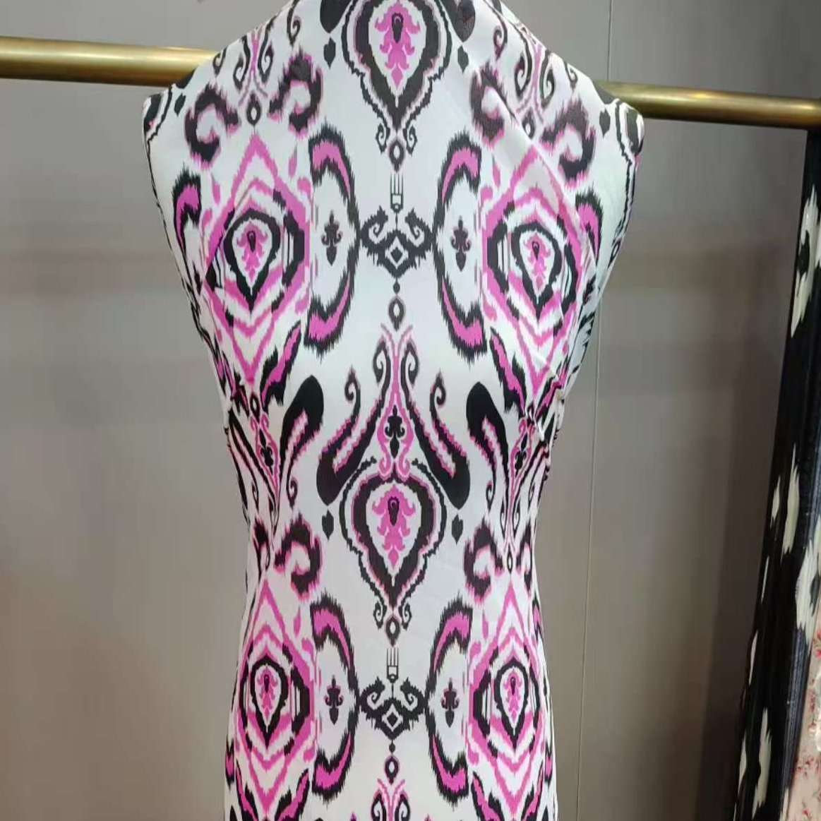 新疆七彩布料  yipak taglik ATLAS 