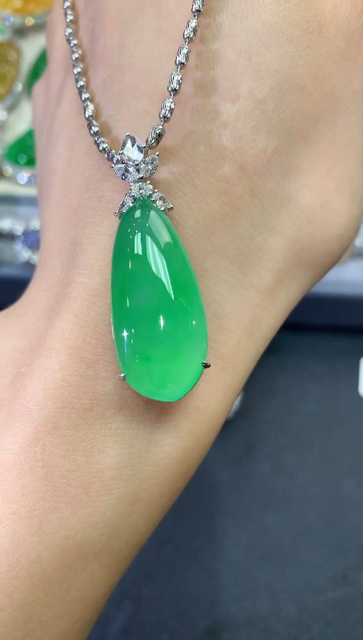 【闪购商品】翡翠吊坠(不含链)18K金镶嵌w44    