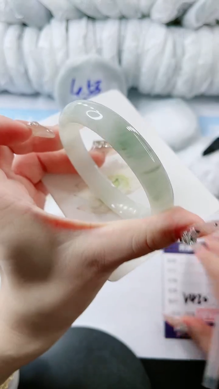 【闪购商品】石英质玉手镯未镶嵌多样性发货V420