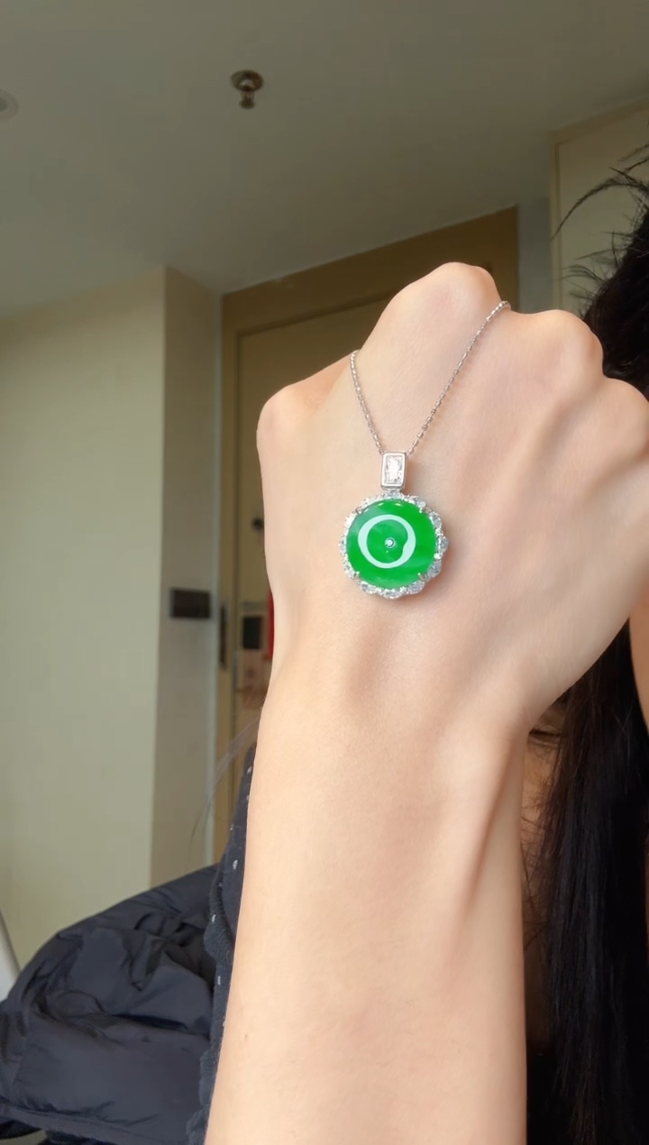 【闪购商品】翡翠吊坠(不含链)银S925镶嵌天然翡翠吊坠