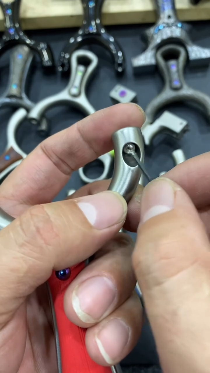 ?****?毒舌牛角孔道顶卡弹弓