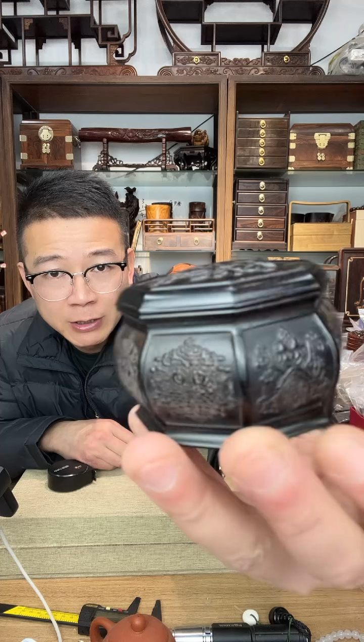 乌木类书架044紫光檀浮雕八宝八角收纳罐