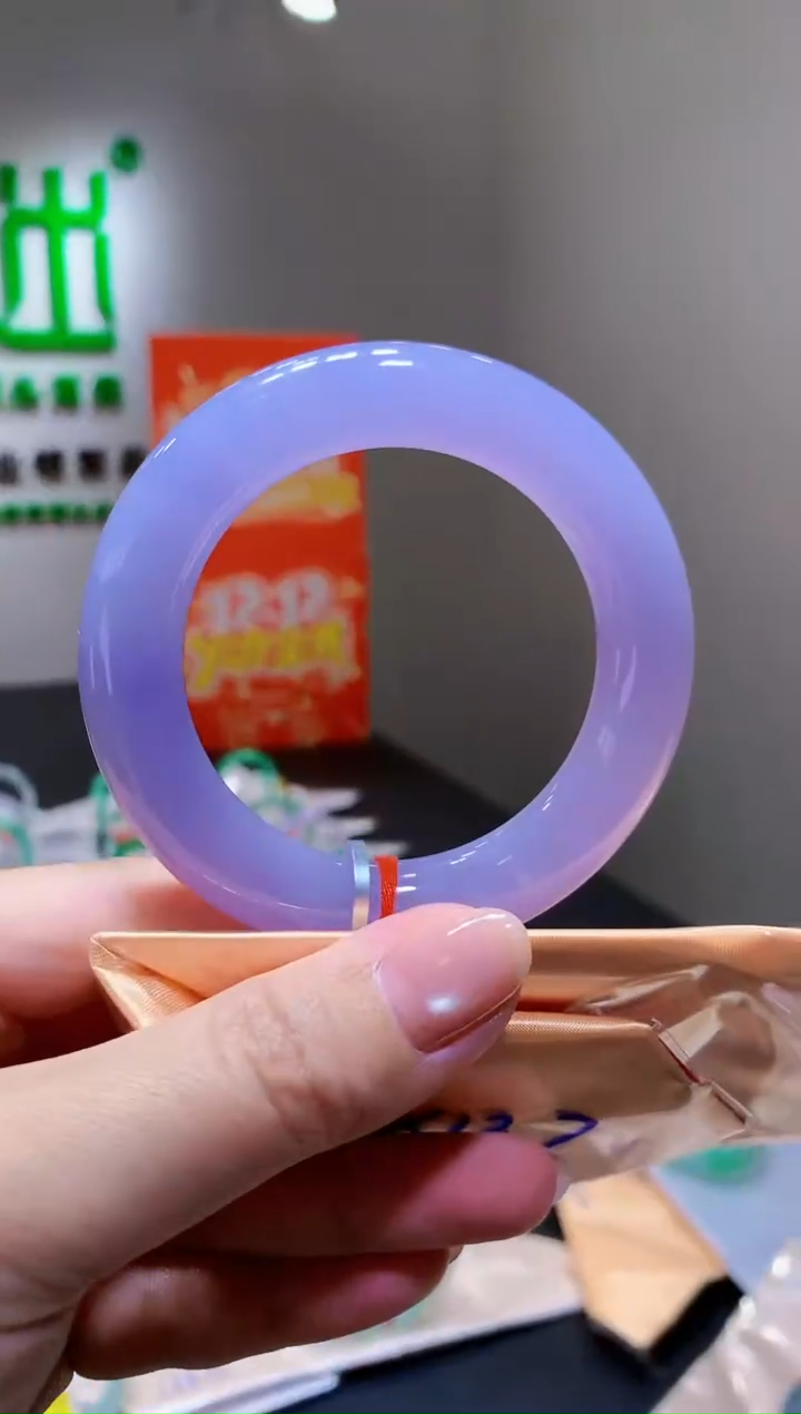 未镶嵌手镯翡翠-c195  天然缅甸A货翡翠54.9圆条总价45万定金2万