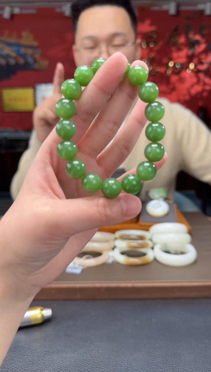 【闪购商品】和田玉手串未镶嵌碧玉粉绿单圈手串