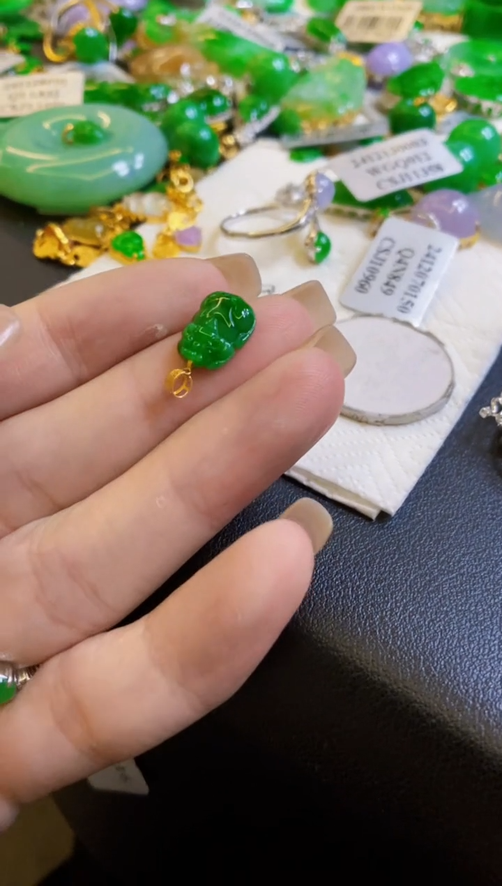 【闪购商品】定制翡翠18K金镶嵌吊坠