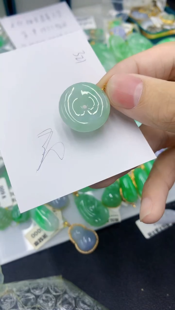 颈饰18K金镶嵌翡翠111111111111