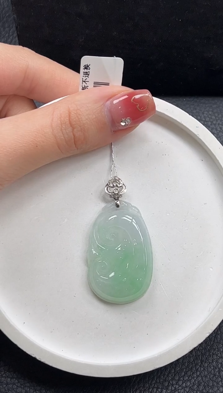 【闪购商品】翡翠颈饰18K金镶嵌如意