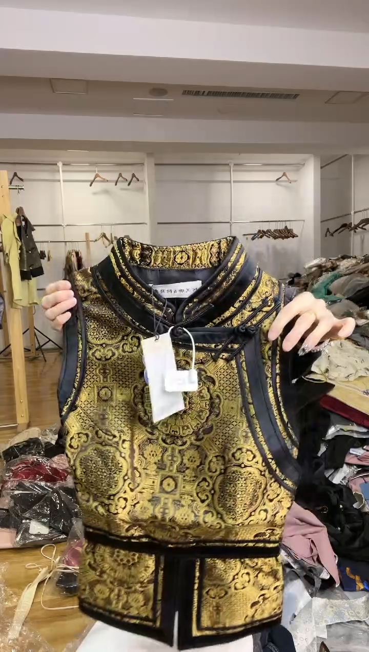 马甲       M码       80-105斤