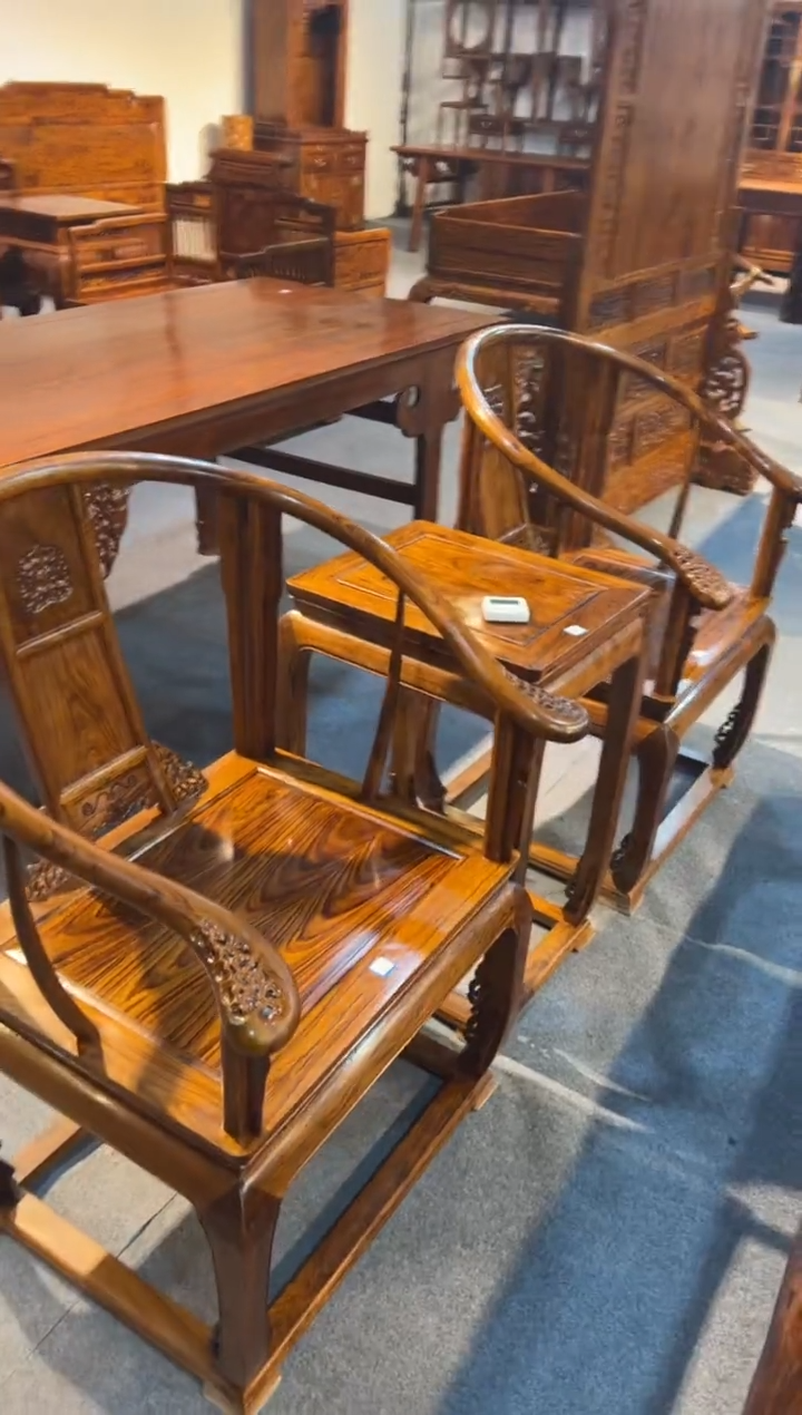 【闪购商品】花梨木类木雕椅子一对